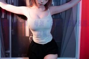 Bangni邦尼的私拍图集，每张“白色”都是我脑海中的一场小风暴。