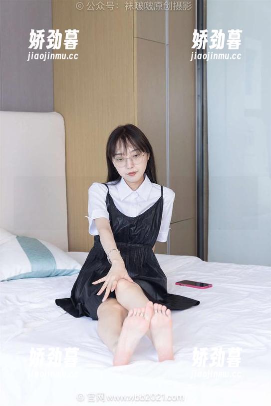 BoBoSocks袜啵啵 - 小甜豆的写真，网盘上短黑丝的轻盈，眼睛都不舍得移开！