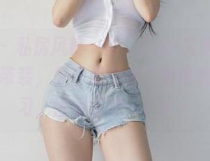 微密圈 – 私房风格一出，Cool文茜的蝴蝶镂空束带装，原图里的每个角度我都想学习，慢慢研究一下哈～