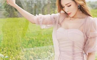 Feilin嗲囡囡 – 最新套图王婉悠Queen，灰丝-waitaminute，不知道你怎么看，但我刚才意义不明地点了“关注”。