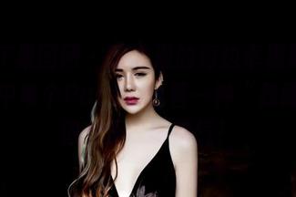 GIRLT果团网 – 陈雅漫的海边幸福时光，套图中每个Pose都透着一种“我就是沙滩女王”的霸气！