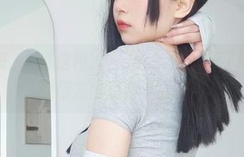 我在想，K酱这种泳衣cos，我下载了图，丢到朋友圈里会不会炸？