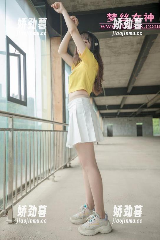 MSLASS梦丝女神 - 操场校花变身图包女王，玥玥真会选景