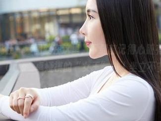 MiiTao蜜桃社 – 套图就在这里，下载前记得心脏有问题的先告知。Cris_卓娅祺的“女王”让人坐立不安。