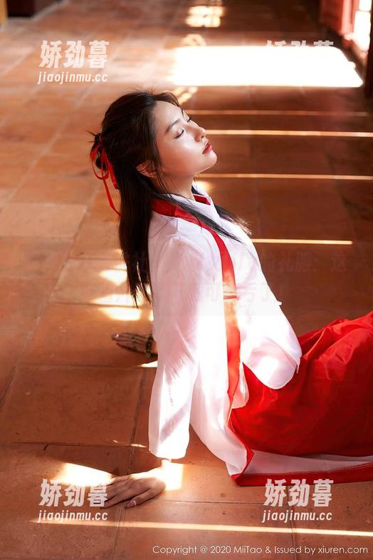 MiiTao蜜桃社 - 小魔女lily的礼服：这张图片你不下载可真亏了！