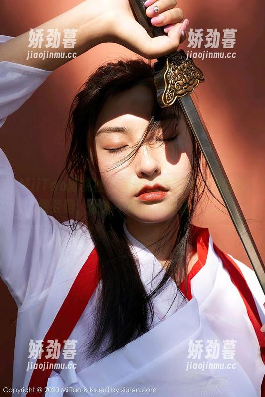 MiiTao蜜桃社 - 视讯里蜜蕊Mary的瑜伽姿势，让人不禁想要模仿一二。