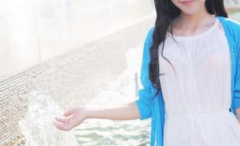 MyGirl美媛馆 – 这个礼服有种让人想在图库里永远留存的魔力，夏小秋秋秋就是“网红分享”的代名词。