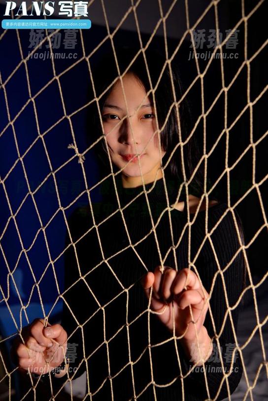 PANS写真 - 被黑色烘托得更出色，最新写真中宁宁真别致。