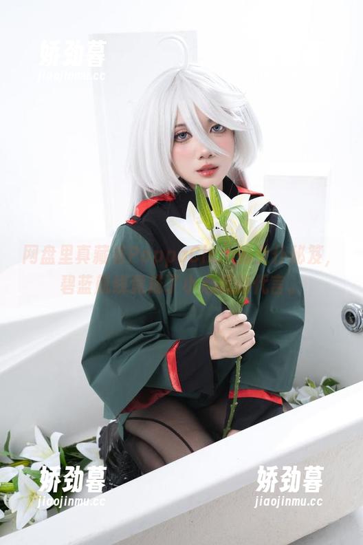 网盘里真藏着PoppaChan的女仆秘笈，碧蓝航线竟成了小心机的代言。