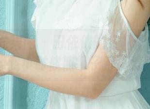UGirls尤果网 – 田依依的红裙图集：高清就像我小时候照镜子那样清晰！