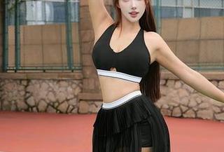 Xiuren秀人网 – z杯悠悠的红裙集：资源里藏着的优雅