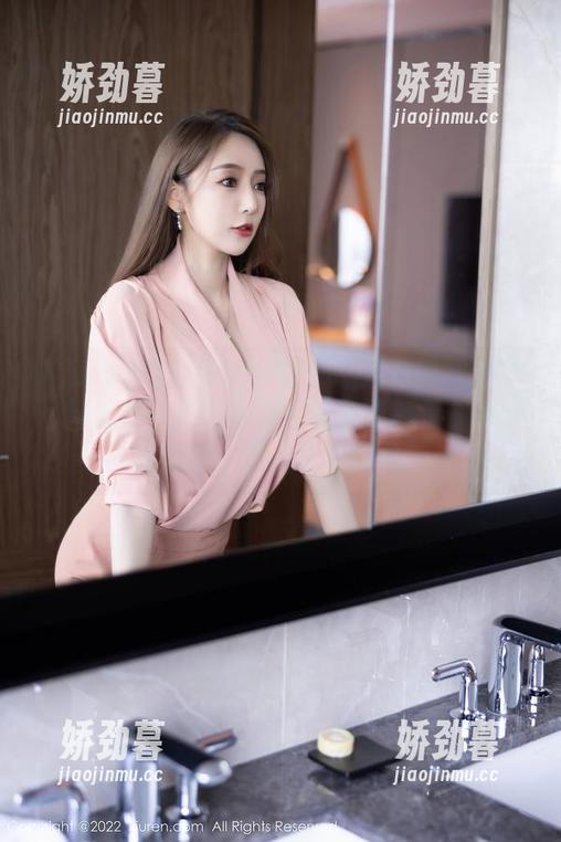 Xiuren秀人网 - 伊丽莎有点白的腿为什么如此吸引？私房图包的秘诀就是——腿太长了，别人看不见脸！