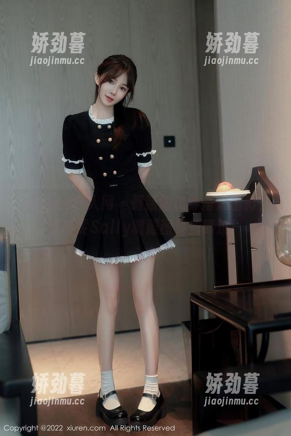 Xiuren秀人网 - 最新服饰穿搭太出彩，夏诗雯Sally制服图集别错过！