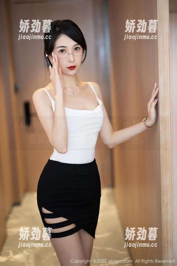 Xiuren秀人网 - 女仆情怀，小蛮腰lvy原图集竟然也能让人心中一热。