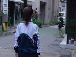 Xiuren秀人网 – 翻阅月野兔美妞的御姐写真图包，意外被她的视线给迷住了捏