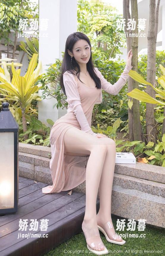 Xiuren秀人网 - 这高清里的甜七七，牛仔裤演绎的火花，简直让人咋舌！