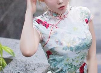 Xiuren秀人网 – 苏曼兮的睡衣套图分享：每天醒来想穿衣服、但是……算了，再来几分钟床上的反思！