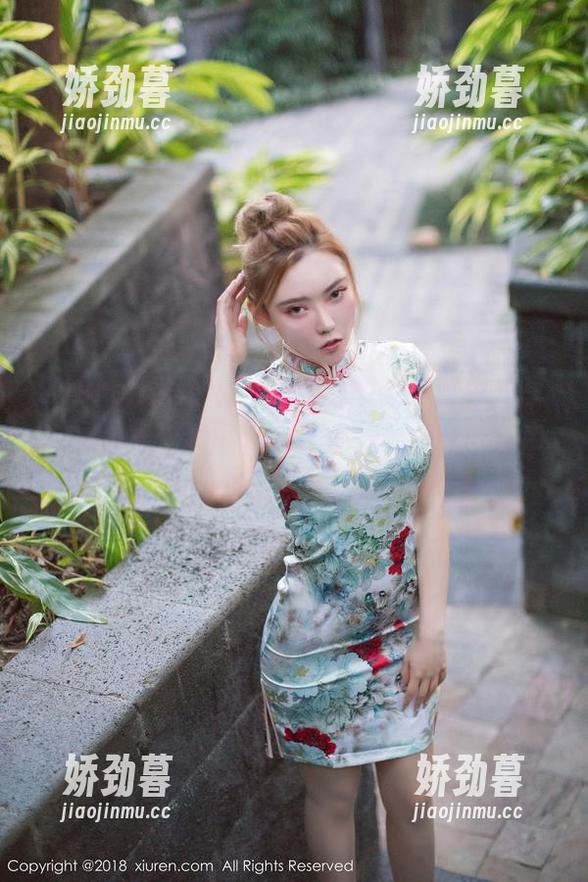 Xiuren秀人网 - 苏曼兮的睡衣套图分享：每天醒来想穿衣服、但是……算了，再来几分钟床上的反思！