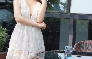 YouMi尤蜜荟 – “周波儿”校园套图更新，这种学霸气息我可以接受，帮我擦去课本上的焦虑。