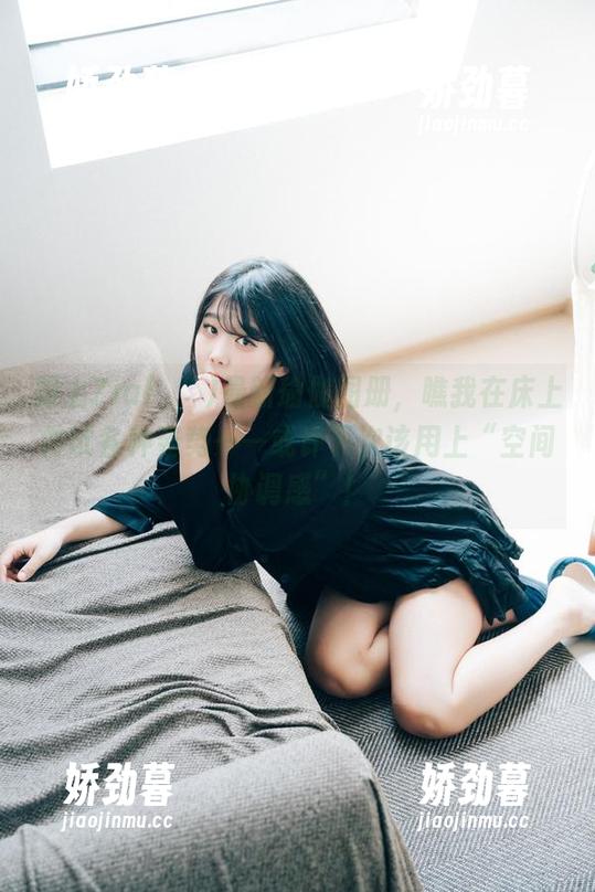 跟上Zia(지아)最新瑜伽图册，瞧我在床上尝试各种姿势——或许下次该用上“空间协调感”！