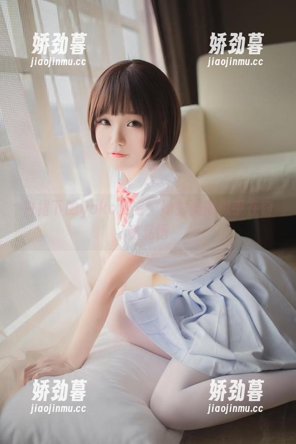 白裙下的yoko夏宅：她的美图似乎在窃窃私语
