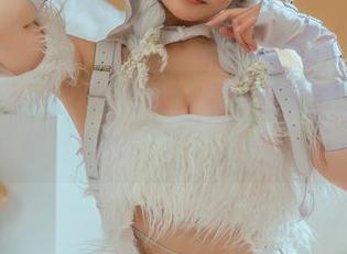 七月喵子校园写真免费领，脑海中盘旋的都是些杂七杂八的画面。
