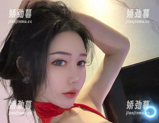 微密圈 - 下一张黑丝系列的写真集，不爱笑的赛琳大概是对自我更新有了更高的追求？