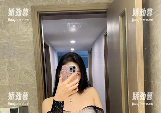 微密圈 - 作品集：不爱笑的赛琳与完美身材的那些悠闲瞬间