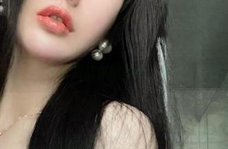 微密圈 – 不爱笑的赛琳挑战你的审美：美图与性感的一场游戏