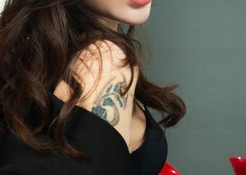丽柜 – 走吧，王欣竹的户外高清合集，云朵、她，和不经意的邂逅