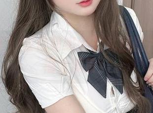 长腿之王！依依超级懒的私房图片：全腿福大满贯！