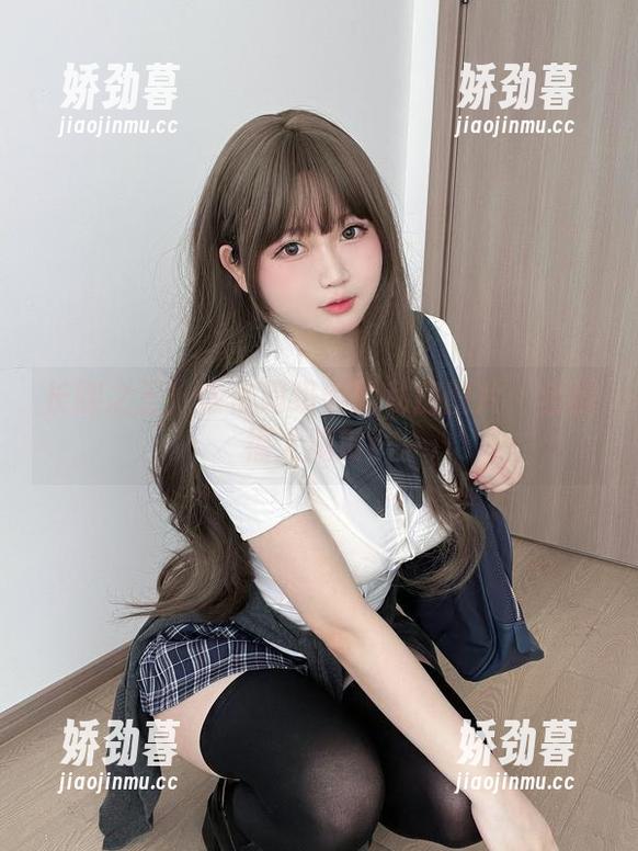 长腿之王！依依超级懒的私房图片：全腿福大满贯！