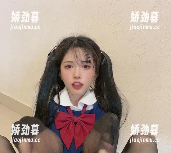 图片大赏：倦倦喵的吊带白丝抓拍，每张都想截图发给朋友！