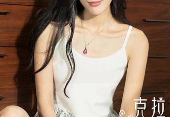 克拉女神 – 修女角色里的凌雪，求她的表情让人驻足啊！