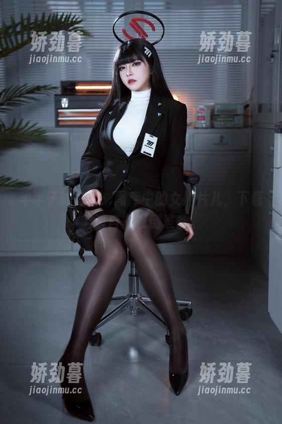 半半子的白裙：图库中的女神片儿，下载前请自备晕倒准备。
