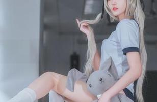 南桃Momoko的油亮更新，可能是新cos，让人眼前一亮的那种！