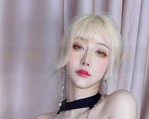 啾小妍这一系列JK，让人不自觉心里‘咕嘟’了起来！