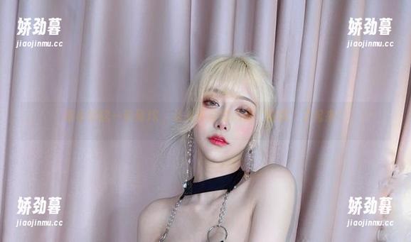 啾小妍这一系列JK，让人不自觉心里‘咕嘟’了起来！