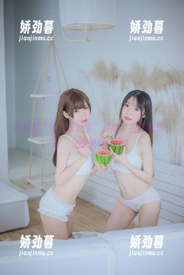 最新款“坏露露香宝”红裙，看完只想...呃，盘腿思考人生？