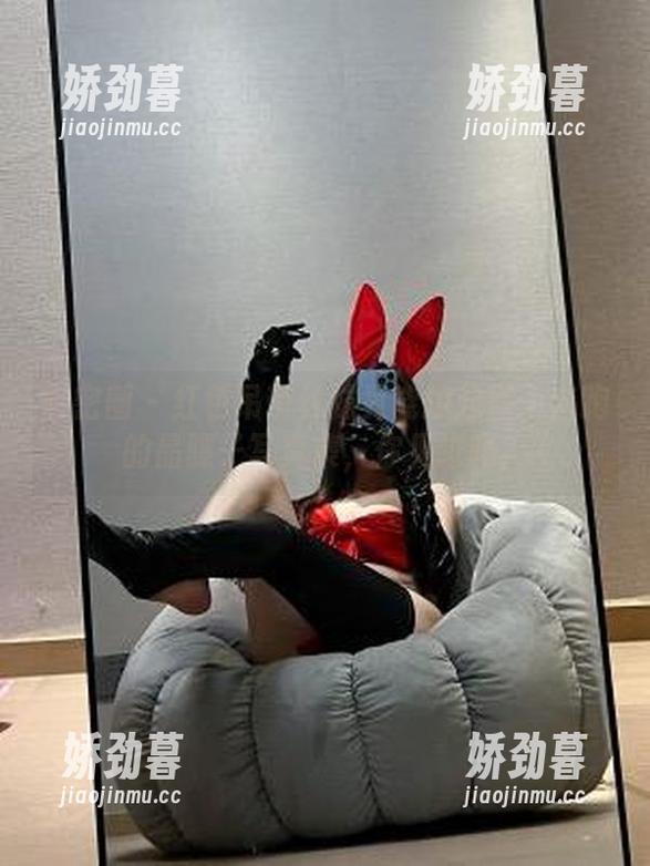 微密圈 - 红色吊带丝袜竟能撑起整个奔跑的晶骡子写真集，你见过吗？