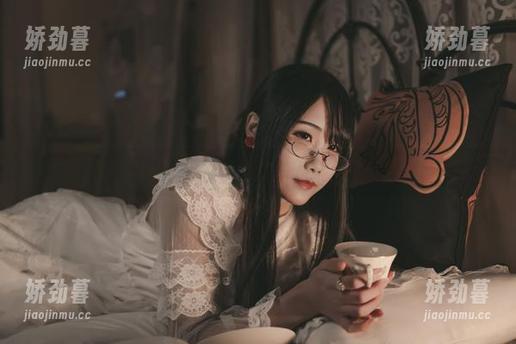 紫色迷情合集：嫣嫣子的这波子，让我想起了那年的校园舞会。