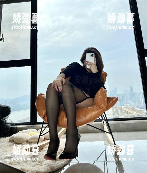 微密圈 - 萝莉变身？安妮yoo泳池写真合集随意放飞