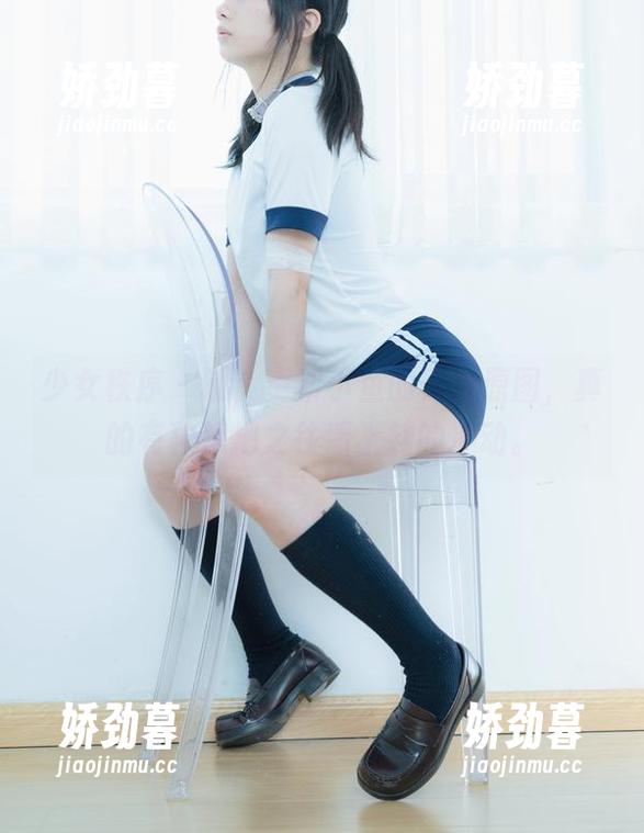 少女秩序 - 呃，更新小鱼的天台原图，真的有种想把之往墙上挂的冲动。