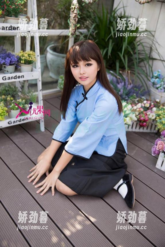 尤果网 - 原图中的曼妮儿修女，图片里的那一瞬，好像有什么不寻常