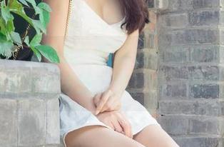 尤果网 – 不担心！最新油亮的研依套图，简直像是液态玻璃，透、亮、滑四重奏。