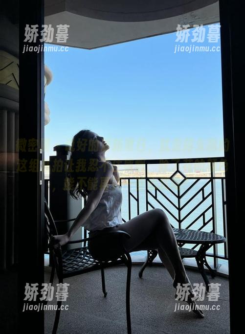 微密圈 - 说好的清新夏日，就是阿朱啊的这组私拍让我忍不住感慨：除了花的颜色，能不能再花一些心思呢？