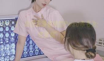 原图和照片的对话，岛田云溪姐姐的Pose命名为：‘我明明没吃蛋糕’。