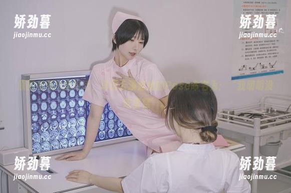 原图和照片的对话，岛田云溪姐姐的Pose命名为：‘我明明没吃蛋糕’。
