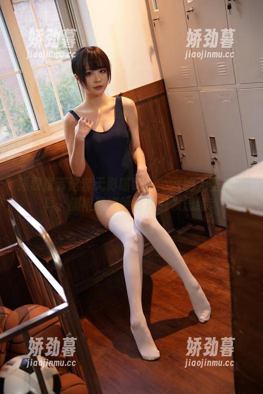 强烈推荐这套无影喵喵Ghost的无圣光写真，旗袍款式绝对会引发思绪。