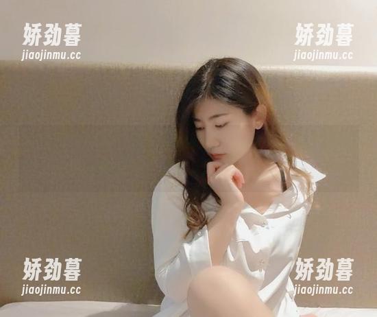 星澜想来杯珍珠奶茶和她的约尔红毛衣，那图包不愧是好好多了。尝试这个色彩，真不错！